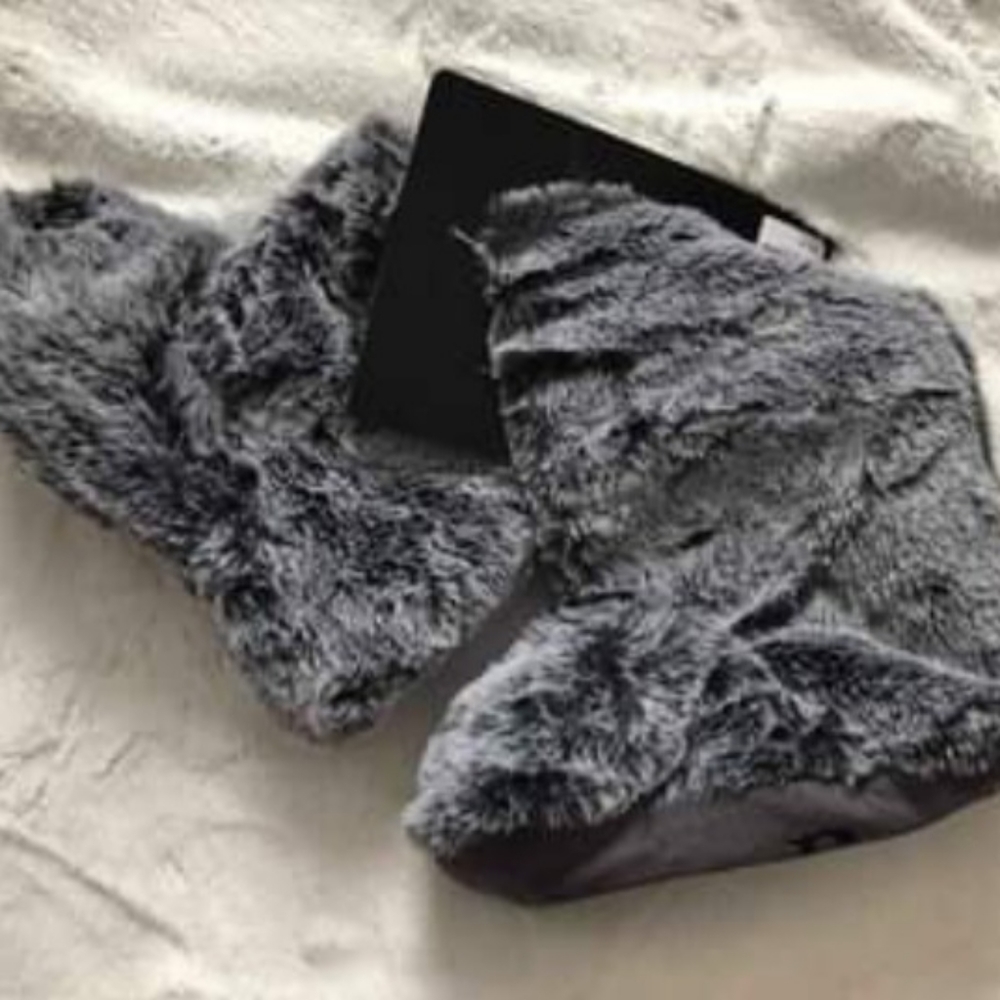 NWNT- La Vie en Rose Size US 7 - Slippers Gray Silver